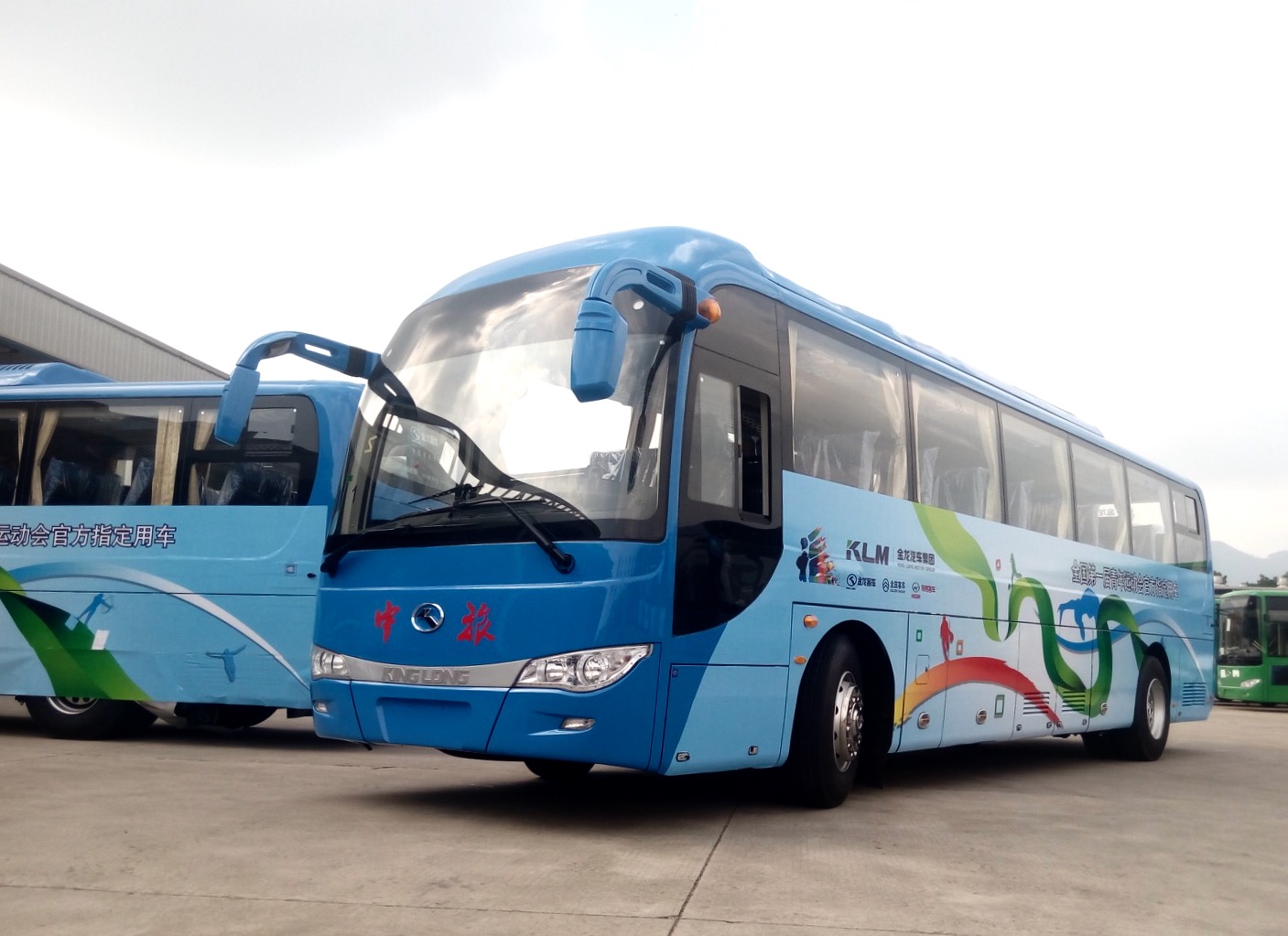 国庆探班首届青运会通勤服务车_中国经济网