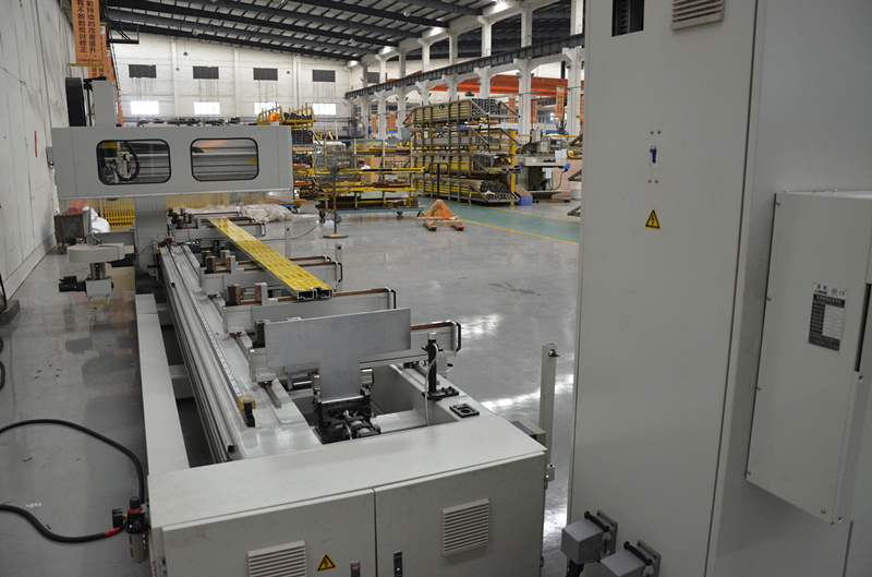 华昌铝业引进高速四轴数控加工中心,幕墙门窗