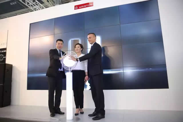 阿里斯顿携新品璀璨亮相中国供热展(图3) 阿里斯顿携新品璀璨亮相中国供热展(图3)